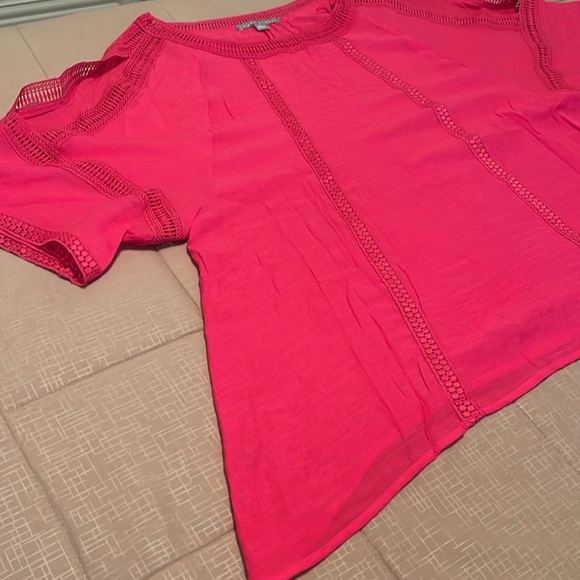 Ladies Hot Pink Top with Slit Sleeves…Beauty and Comfort all in one! - Picture 4 of 11